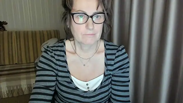 lauraoven online show from February 2025 04:25:02 PM