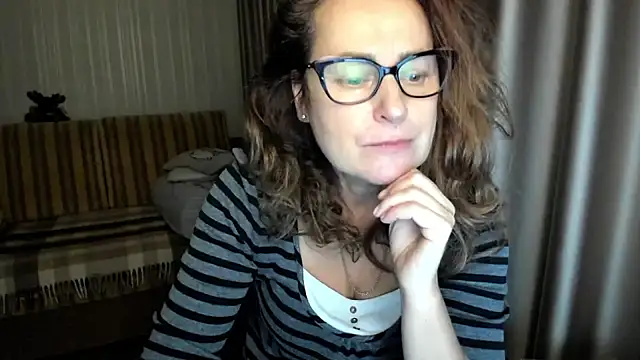 lauraoven online show from November 2025 03:12:01 PM