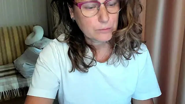 lauraoven online show from October 2025 07:42:02 AM