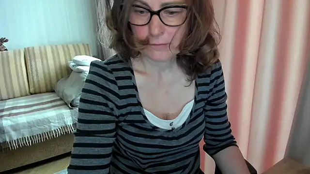 lauraoven online show from May 2026 08:07:02 AM