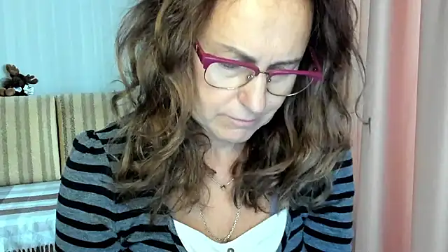 lauraoven online show from October 2025 10:25:01 AM