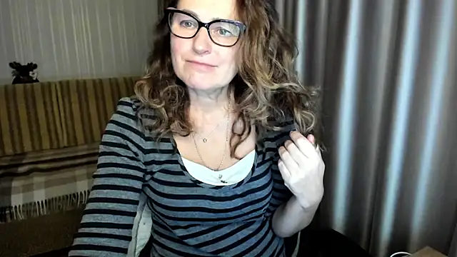 lauraoven online show from November 2025 04:39:01 PM