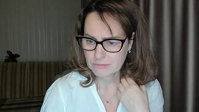 lauraoven online show from February 2025 04:25:01 PM