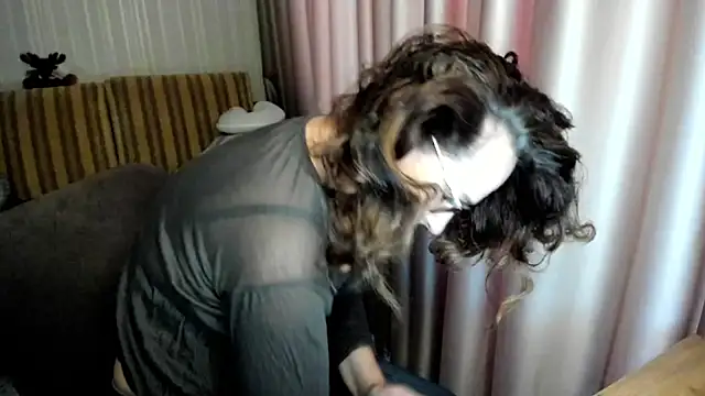 lauraoven online show from February 2026 01:09:02 PM