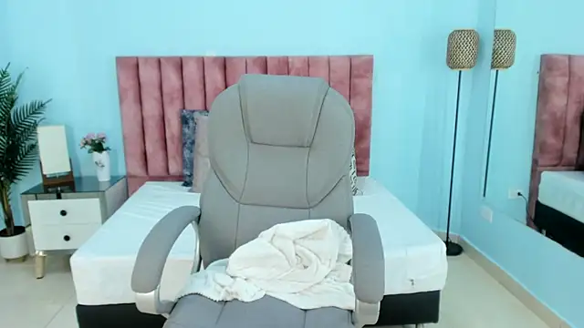 tati saldarriaga online show from February 2026 04:18:02 PM