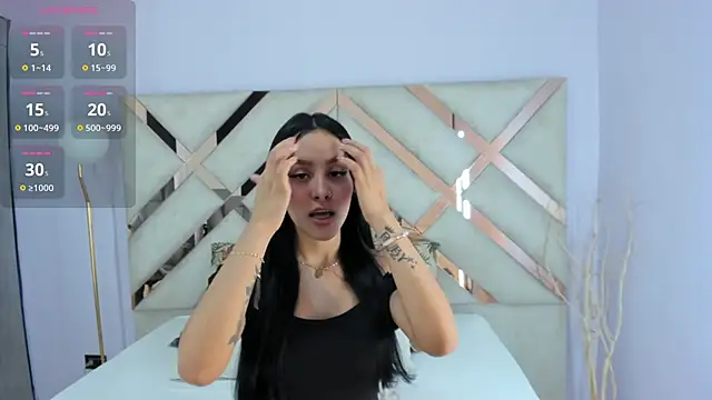 tati saldarriaga online show from November 2025 08:01:01 PM