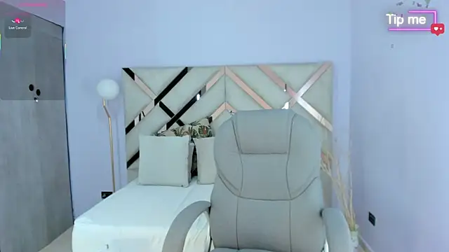 tati saldarriaga online show from November 2025 07:58:01 PM