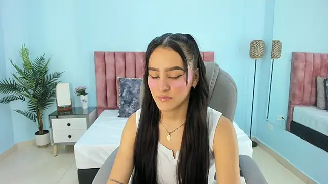 tati saldarriaga online show from February 2026 03:01:01 PM