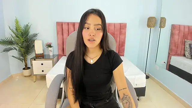 tati saldarriaga online show from February 2026 07:56:01 PM