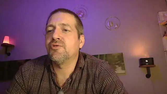 Snapshot of matrikes1 chatting on February 2025 06:47:02 PM matrikes1 online show from February 2025 06:47:02 PM