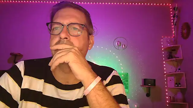 Snapshot of matrikes1 chatting on October 2025 07:43:01 PM matrikes1 online show from October 2025 07:43:01 PM