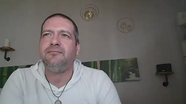 Snapshot of matrikes1 chatting on February 2025 01:46:01 PM matrikes1 online show from February 2025 01:46:01 PM