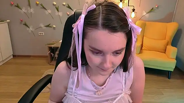 Snapshot of CloudGrace chatting on June 2026 03:15:02 AM CloudGrace online show from June 2026 03:15:02 AM