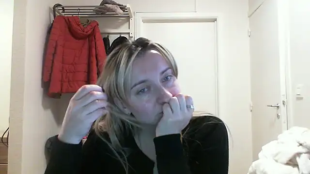 SusanCurt online show from December 2025 10:38:02 AM