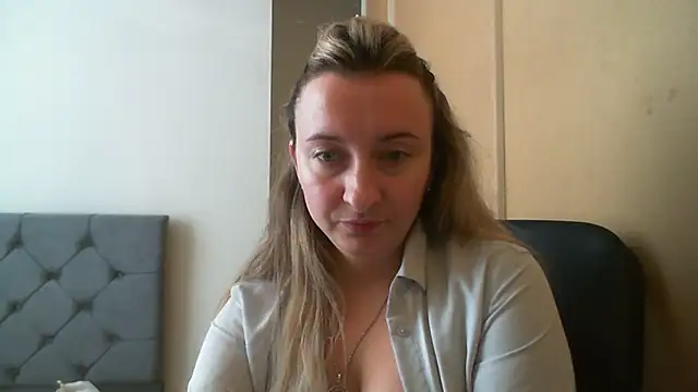 SusanCurt online show from November 2025 01:03:01 PM