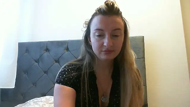 SusanCurt online show from December 2025 12:21:02 PM