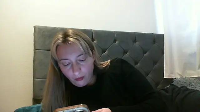 SusanCurt online show from October 2025 10:07:01 AM
