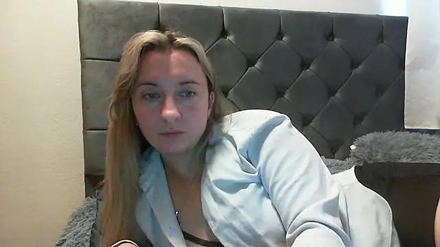 SusanCurt online show from October 2025 10:36:02 AM