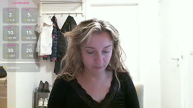 SusanCurt online show from October 2025 08:33:01 AM