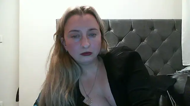 SusanCurt online show from October 2025 07:11:01 PM