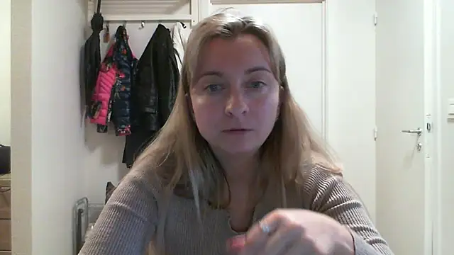 SusanCurt online show from October 2025 08:38:02 AM