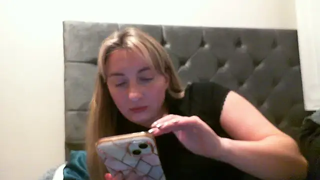 SusanCurt online show from October 2025 06:43:02 PM