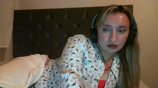 SusanCurt online show from November 2025 10:36:01 PM