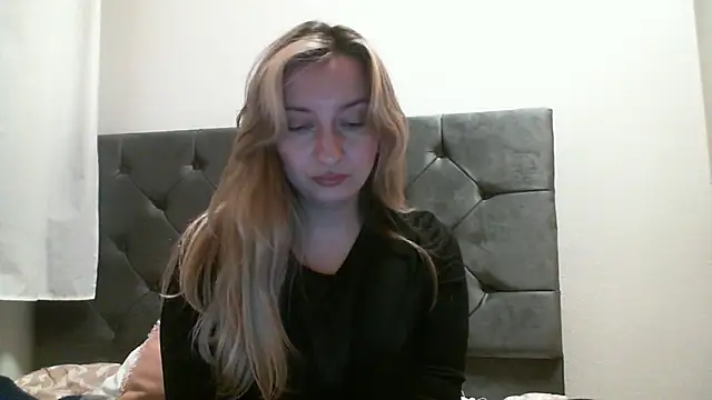 SusanCurt online show from December 2025 06:11:02 PM