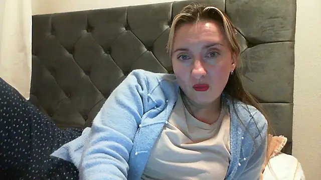 SusanCurt online show from December 2025 08:04:02 PM