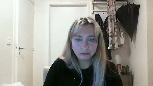 SusanCurt online show from October 2025 09:08:01 AM