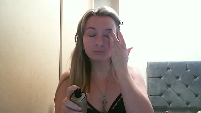 SusanCurt online show from October 2025 09:09:01 AM