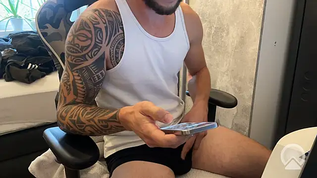 Snapshot of bigdick19cm90 chatting on October 2025 01:23:02 PM bigdick19cm90 online show from October 2025 01:23:02 PM