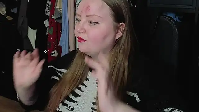 Snapshot of EMMA__CONNOR chatting on December 2025 09:01:02 PM EMMA CONNOR online show from December 2025 09:01:02 PM