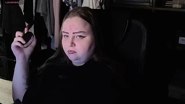 Snapshot of EMMA__CONNOR chatting on November 2025 12:42:02 AM EMMA CONNOR online show from November 2025 12:42:02 AM