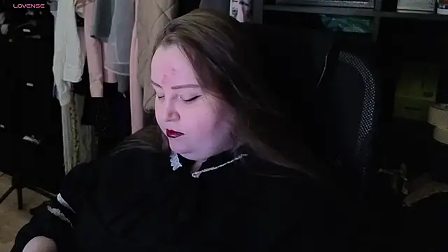 Snapshot of EMMA__CONNOR chatting on October 2025 12:14:01 AM EMMA CONNOR online show from October 2025 12:14:01 AM