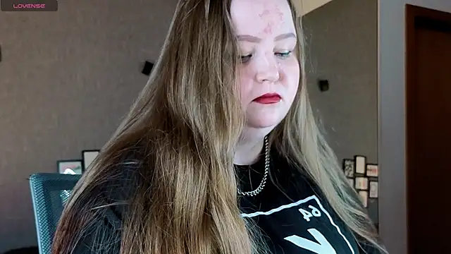 Snapshot of EMMA__CONNOR chatting on October 2025 05:24:02 PM EMMA CONNOR online show from October 2025 05:24:02 PM