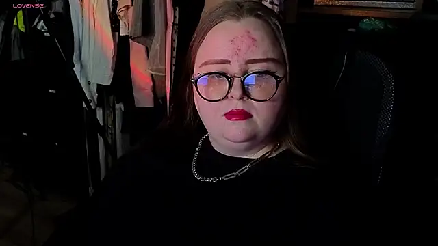 Snapshot of EMMA__CONNOR chatting on October 2025 12:12:01 AM EMMA CONNOR online show from October 2025 12:12:01 AM