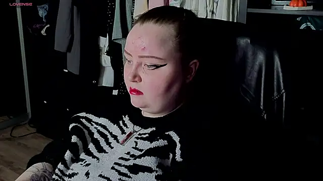 Snapshot of EMMA__CONNOR chatting on October 2025 08:49:02 PM EMMA CONNOR online show from October 2025 08:49:02 PM