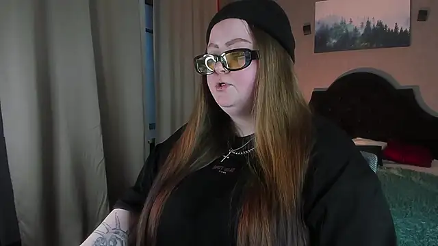 Snapshot of EMMA__CONNOR chatting on January 2025 07:11:02 AM EMMA CONNOR online show from January 2025 07:11:02 AM