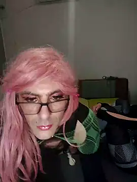 Snapshot of DiamondDrillBit chatting on January 2025 04:13:02 PM DiamondDrillBit online show from January 2025 04:13:02 PM