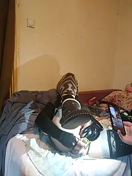 Snapshot of DiamondDrillBit chatting on February 2025 03:51:02 AM DiamondDrillBit online show from February 2025 03:51:02 AM