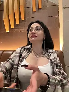 Snapshot of Wet__Bunny chatting on September 2025 06:29:02 AM Wet Bunny online show from September 2025 06:29:02 AM
