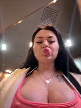 Snapshot of Wet__Bunny chatting on February 2025 06:39:02 AM Wet Bunny online show from February 2025 06:39:02 AM