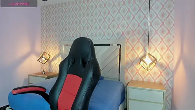 clarisKlein online show from May 2026 12:15:02 PM