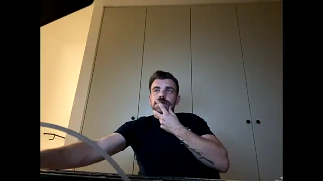 Snapshot of mrbigballs chatting on October 2025 08:10:02 PM mrbigballs online show from October 2025 08:10:02 PM