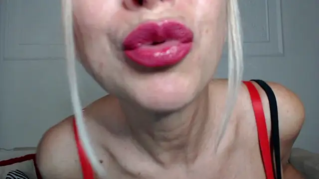 anastasiia1222 online show from June 2026 06:35:02 PM