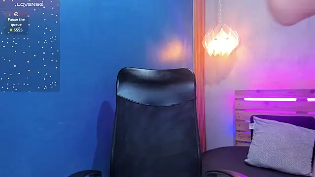 niky doll  online show from December 2025 01:32:02 PM