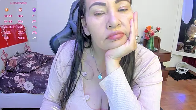 esmeralda milf online show from December 2025 02:51:01 PM