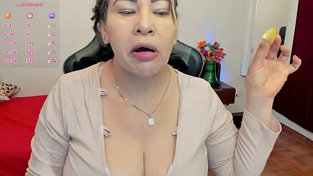 esmeralda milf online show from November 2025 06:11:02 PM