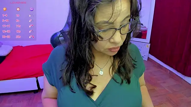 Snapshot of esmeralda_milf chatting on May 2026 07:24:02 PM esmeralda milf online show from May 2026 07:24:02 PM